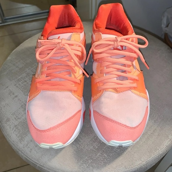 Women’s puma shoes size 7 - Picture 2 of 4